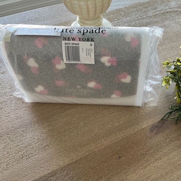 kate spade Carson Flutter Hearts Printed Crossbody (k6105) - Picture 8 of 13